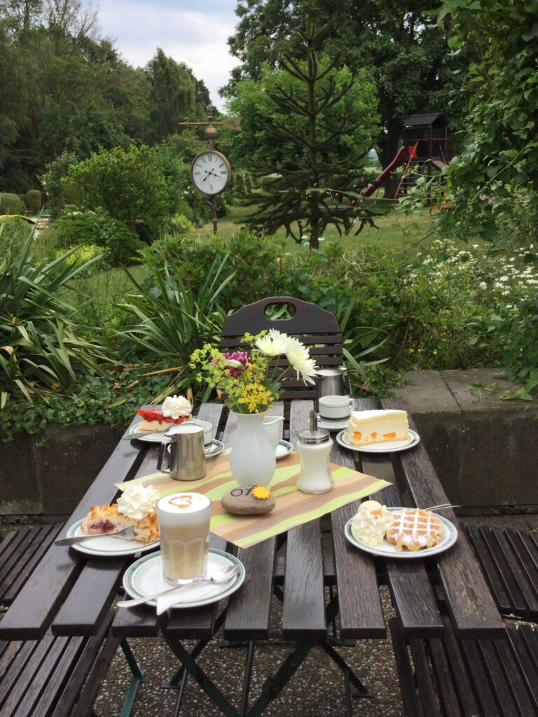 Cafeterrasse im Irrgarten Probsteierhagen